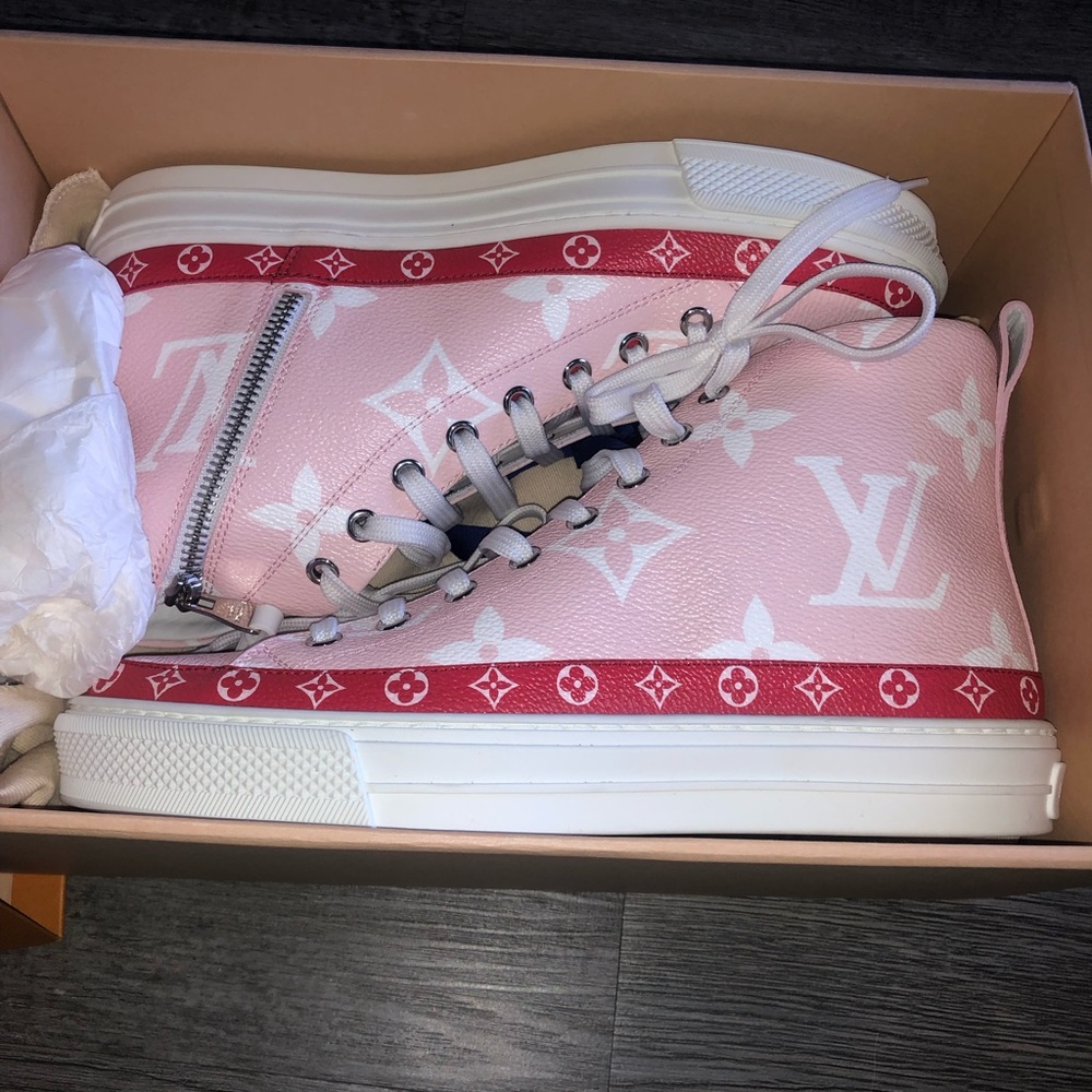 LOUIS VUITTON
Monogram Giant Stellar Sneaker Boots 37 Rose Rouge